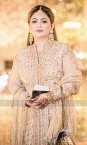 Brides Mother At The Mehndi Mother Of Bride Outfits Brides Mother Brides Mother Indian Outfit
