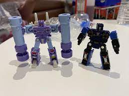Let's finally settle this discussion. Here's Rumble and Frenzy according to  Hasbro. : rtransformers