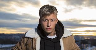 Carl aksel jansen jr.'s current age 25 years old (as of 2020). Carl Aksel Jansen Bedragerisiktet Beklager