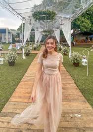 Dirinya sukses mencuri perhatian para kaum cowok karena memiliki paras yang cantik natural dan bakat aktingnya. Beby Tsabina Wallpaper Offline For Android Apk Download