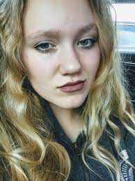 Blonde Hair Curly Hair Pale Skin Red Lips Blue Eyes Makeup Mascara Photography Blonde Hair Red Lips Hair Pale Skin Blonde Hair Blue Eyes