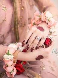 Trending Floral Kadas That Are Taking The Internet By Storm How Flower Jewellery For Mehndi Floral Jewellery Floral Wedding Decorations