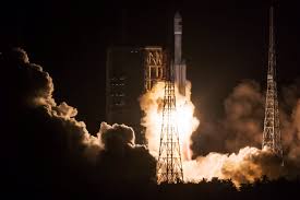 Os eua estão a seguir um foguetão chinês descontrolado que deve reentrar na atmosfera da terra este fim de semana. China Lanca 2Âº Foguete Do Projeto De Futura Estacao Espacial Veja