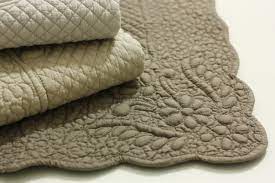 Perché non sostituire i vecchi con un modello nuovo, antiscivolo, colorato e alla moda? Tappeti Bagno Come Sceglierli Materiali Colori Ed Abbinamenti Prezzi