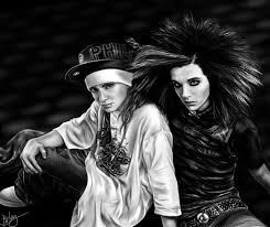 Tom kaulitz wanted to give up tokio hotel it was the year 2009 when tom kaulitz, 31, met model ria sommerfeld and hoped for great love. Bill And Tom Kaulitz Brothers And Lovers Til The End In Die Nacht Into The Night Take Me Along And Hold Me Or Else Tom Kaulitz Bill Kaulitz Chorus
