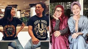 Namun belakangan, kisah mereka sepertinya menjadi rumit. Sikap Sang Ibu Pada Indah Permatasari Yang Nikahi Arie Kriting Nursyah Tidak Ada Restu Saya Banjarmasin Post