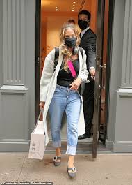 They grow up so fast! Newsco Sarah Jessica Parker Leaves Her Shoe Store In Nyc As She Preps For The Sex And The City Reboot Australiannewsreview