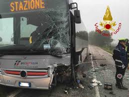 La destra potrebbe aggiudicarsi la sua prima grande regione. Auto E Bus Si Scontrano Due Feriti Lungo La Strada Che Porta A Solomeo Corcianonline It