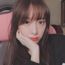 과거 걸 그룹 aoa 의 메인보컬과 키보드를 맡았다. ìœ ë‚˜ë•… ë‚˜ë¬´ìœ„í‚¤