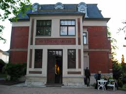 4 yorum, makale ve 21 resme bakın. Nietzsche Archiv Wikipedia