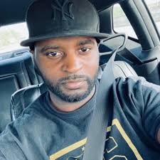 Megalanya, an extinct giant lizard that lived in Australia between 30,000  and 40,000 years ago. This cute animal of ours, which can reach up to 7  meters in length, may have encountered