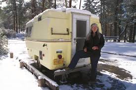 It stars frances mcdormand as a woman who leaves her hometown of empire. Nomadland Surviving America In The 21c Synthetic Zero