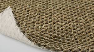 Si vous envisagez de poser du jonc de mer dans une chambre ou une salle de bains, choisissez un modèle au tissage plus fin, plus agréable au toucher, car vos pieds nus seront régulièrement en contact avec le revêtement. Prix D Un Jonc De Mer Cout Moyen Tarif De Pose