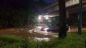 Video Intensa Lluvia Deja Avenidas De Xalapa Bajo El Agua Este Domingo Xalapa Lluvia Temporada De Lluvias