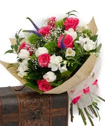 Descopera colectia noastra de buchete potrivite pentru orice ocazie si orice destinatar. Buchete De Flori Pentru Zile De NaÈ™tere SÄƒrbÄƒtori AniversÄƒri