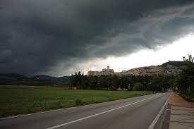 File:Assisi sotto un cielo plumbeo.JPG - Wikimedia Commons