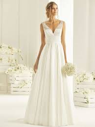 Brautkleider fließend & zauberhaft schön ♥ toller chiffon, zarte seide & feine spitze ♥ entdecke fließende küssdiebraut traumkleider & heirate wunderschön! Brautkleid Bianco Evento Rebeca Brautmoden Walter