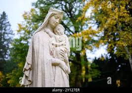 Statue of the Virgin Mary with Child ...