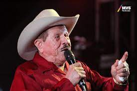 🎶🤠 Don Rosendo Cantú celebró sus 45 años portando el legado Los Cadetes  de Linares con una presentación que puso a bailar y cantar a los miles de  asistentes en el escenario