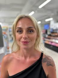 💋Vil du vide hvilket produkt Sif har på læberne? & spare 25% på det?!😍 ✍️  SKRIV " LINK " Så sender vi dig et link direkte til produktet!