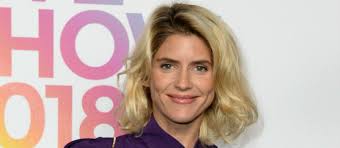 Elle confirme par la suite surtout avec des comédies romantiques : 360 Degrees Overview Quand Alice Taglioni Se Moque De Laurent Delahousse Sur France 5