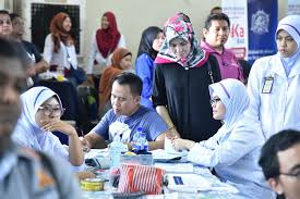 Kementerian kesihatan kerap kali mengadakan kempen kesihatan untuk memberi kesedaran kepada awam tentang penjagaan kesihatan yang perlu dipupuk dalam budaya hidup kita malah perlu disemai sejak awal lagi agar kita tidak tergolong dalam kalangan yang mempunyai masalah kesihatan. Kkmalaysia On Twitter Neha Sasar Sumbang 1 000 Cermin Mata Setiap Tahun Dan Setakat Ini 821 Cermin Mata Telah Diedarkan Amo Juga Bekerjasama Dgn Kkm Untuk Menganjurkan Kempen Kesedaran Penjagaan Kesihatan Mata Di
