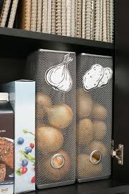 Un Endroit Pour Ranger Les Legumes 15 Idees De Rangements Astucieux Avec Des Porte Revues Astuce Rangement Rangement De Cuisine Diy Idee Rangement
