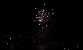 Mit riesen schritten naht der schweizer nationalfeiertag. Kreis Waldshut Schaffhausen So Schon War Das Feuerwerk Zum Schweizer Nationalfeiertag Am Schaffhauser Rheinfall Sudkurier Online
