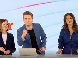 Alături de observator, vezi ce trăiești! cele mai importante știri ale zilei, relatate cu acuratețe și profesionalism de o echipă redutabilă de reporteri, cameramani, editori, producători și prezentatori, în noile studiouri care au. Observatorul De Pranz Intr O NouÄƒ FormulÄƒ