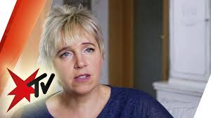 Haben du oder dein Umfeld schon einmal einen Fall von Stalking erlebt?,  Ramona Wegemann und Doris Engelbrecht sind zwei von 22.000 polizeibekannten  Fällen von Stalking pro Jahr. Die Opferorganisation ...