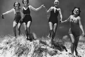 Québec's fashion police: A century of telling women what not to wear