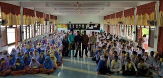 Menara bakti edisi 16(2010)perkembangan fizikal sekolah sekolah menengah. Penyerahan Bantuan Zakat Kepada Pelajar Sekolah Menengah Kebangsaan Bukit Damar Lanchang Ezakat