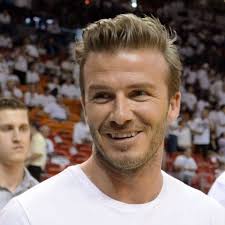 Disconnected undercut david beckham hairstyles just like his real madrid successor cristiano ronaldo beckham also generally prefers disconnected undercuts. Sohn Von David Beckham Spielt Bei Manchester United Vor Fussball