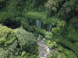 Benang kelambu bahkan lebih aneh lagi. Air Terjun Benang Kelambu Yang Populer Dan Mempesona Di Lombok