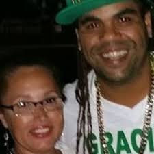 Stream Pirulo y la tribu en Agropolis de Caguas by Wanda Pedraza