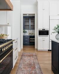 Elizabeth Scott Mathieson On Instagram Happy Weekend Love This Little Back Kitchen Moment Cabinetry Thro In 2020 Unique Kitchen Kitchen All White Kitchen