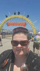 Is there a specific hand the wristband needs to be on? TIA! Can't wait to  see you all beautiful folks!