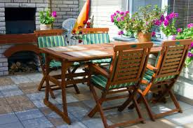 Markisen helfen zwar auch gegen die sonne, bei wind und regen ist jedoch die. Sonnenschutz Fur Die Terrassenuberdachung Selber Nahen So Geht S