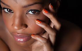 Find out how the simple placement of lines creates a vibrant animal pattern  design in this foundation MHD nail art video step-by-step.