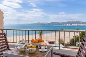 Auch viele einheimische und urlauber aus madrid kommen nach cullera, um hier ihren sommerurlaub zu verbringen und der heißen luft im landesinneren zu entkommen. Hotels In Cullera Spanien Ab 31 Nacht Planet Of Hotels