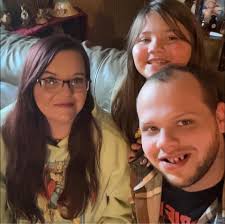 If you like creepy stuff you need to watch Five Nights At Freddy's. I just  watched it last night and it was a great movie. Has anyone else seen it?  It's streaming