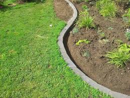 Easy And Simple Laying Of Lawn Edging Stones Creating Planting Beds With Lawn Edging Stones Laying Lawn In 2020 Lawn Edging Lawn Edging Stones Landscape Edging Diy