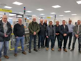 VW Emden: Ehemalige Lehrlinge trafen sich nach 55 Jahren in der VW-Akademie  wieder