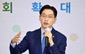 앞서 이 지사는 전날 김경수 경남도지사와 상생협약을 맺은 후 18일 고성군을 방문할 예정이었으나, 이천 화재 현장 지휘를 위해 일정을 취소했다. ê¹€ê²½ìˆ˜ ê²½ë‚¨ì§€ì‚¬ ì·¨ìž„ 3ì£¼ë…„ ê¸°ìžíšŒê²¬ ì—°í•©ë‰´ìŠ¤