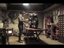 Frick This One Has A Fire Place Now That S A Garage Decoration Garage Atelier Moto Garage De Reve