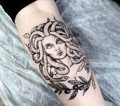Pin De Rakitira Piedra En Medusa Tattoo Tatuajes De Moda Tatuajes De Arte Corporal Brazos Tatuados