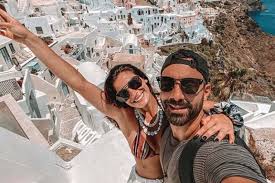 Το πρωί της παρασκευής, η ίδια υποδέχτηκε στο σαλόνι της την καθηγήτρια pilates και μαζί έκαναν ένα πρόγραμμα. Xristina Mpompa Sakhs Tanimanidhs Sth Santorinh Me Parea Pics Vipnews