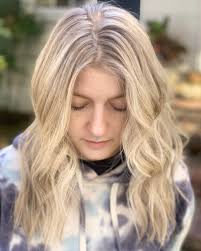 So nice having @poluga.eve in my chair this am! Blonde is def our fave! 🤗  I think I'll call this one Vanilla Ice. Lol It's the perfect blend of cool  & creamy.