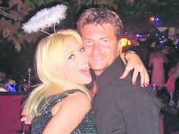 O revista de scandal din romania a pus mana pe o inregistrare erotica, protagonisti fiind cei doi. Delia Recunoaste In Sfarsit Noua Sa RelaÅ£ie Suntem ImpreunÄƒ Nu Ne Ascundem Libertatea