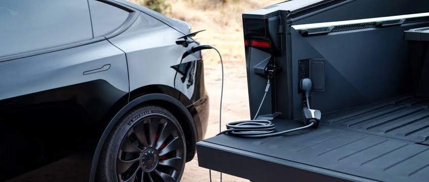 Cybertruck Entegre Prizleri ile V2L Enerji Aktarımı, yapay zekayla üretilmiş